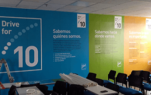 Mural de gran formato para Proyectos de Producción Gráfica impreso en paños de vinilo.
