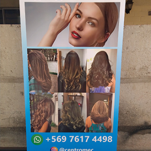 Pendón Roller 100x200 cm de ancho con tela PVC impresa para publicidad gran formato.

