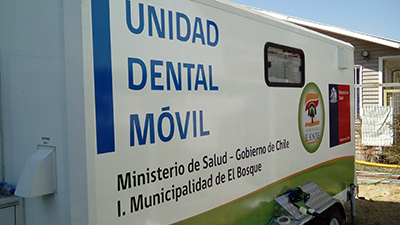 Rotulación de unidad dental móvil para Municipalidad de El Bosque en Proyectos de Producción Gráfica.