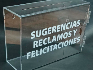 Buzón Sugerencias Reclamos Acrílico con chapa de seguridad y montaje a muro.