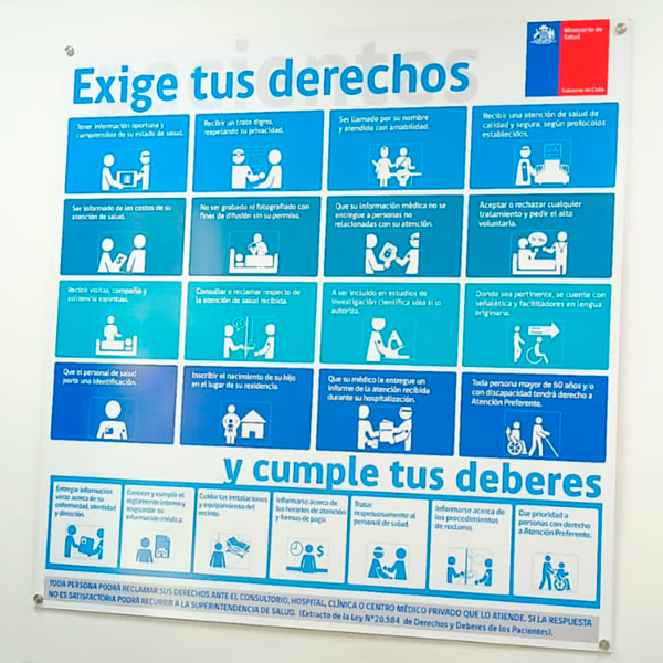 Carta de Derechos y Deberes del Paciente Ley 20.584 en PVC con acabado brillante.