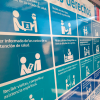 Detalle de impresión en vinilo y laminado brillante para Carta de Derechos y Deberes. Señalética de Salud Filingraf