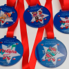 Set de cinco medallas de acrilico personalizadas listas para premiacion.