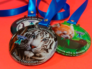 Medallas de acrilico personalizadas impresas full color en taller Filingraf
