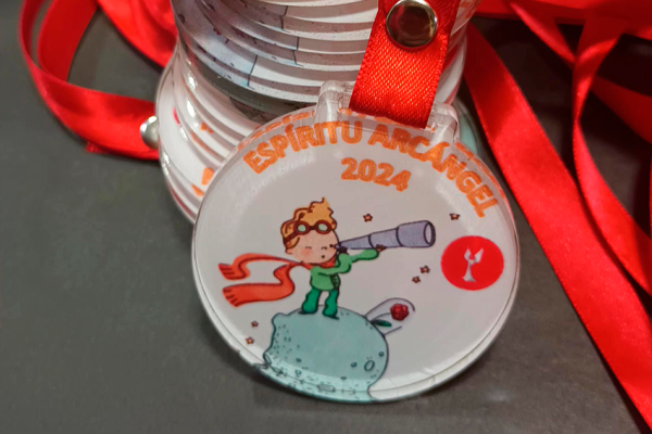 Medallas de acrilico personalizadas infantiles con diseño de El Principito.