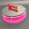 Alzador de productos de acrilico con base de color personalizable para vitrinas