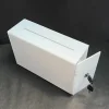 Buzón corporativo de acrílico blanco con ranura superior y tapa semiabierta